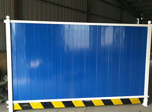 <b>彩钢板围挡</b>